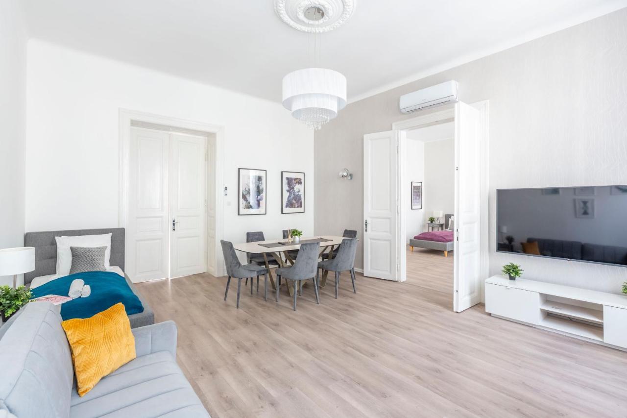 Exclusive Downtown Apartment In The Heart Of Budapest Eksteriør billede